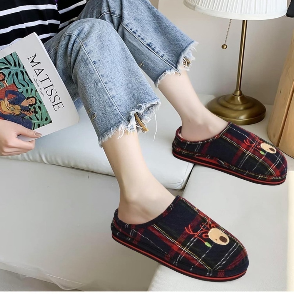 Reindeer slippers size7/ 38 NWT plaid Christmas. House shoes indoor/outdoor